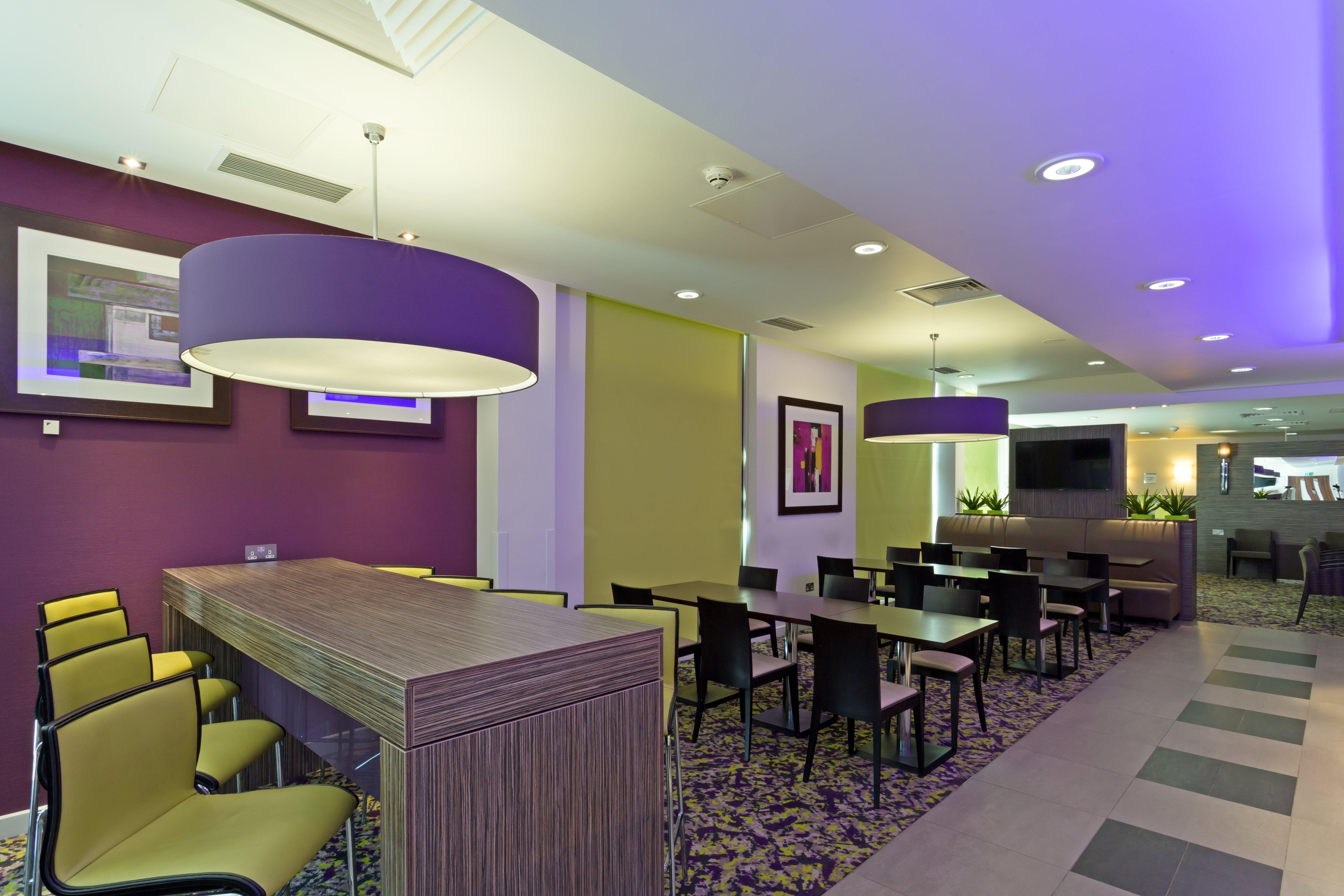 Holiday Inn Express Harlow By Ihg Экстерьер фото