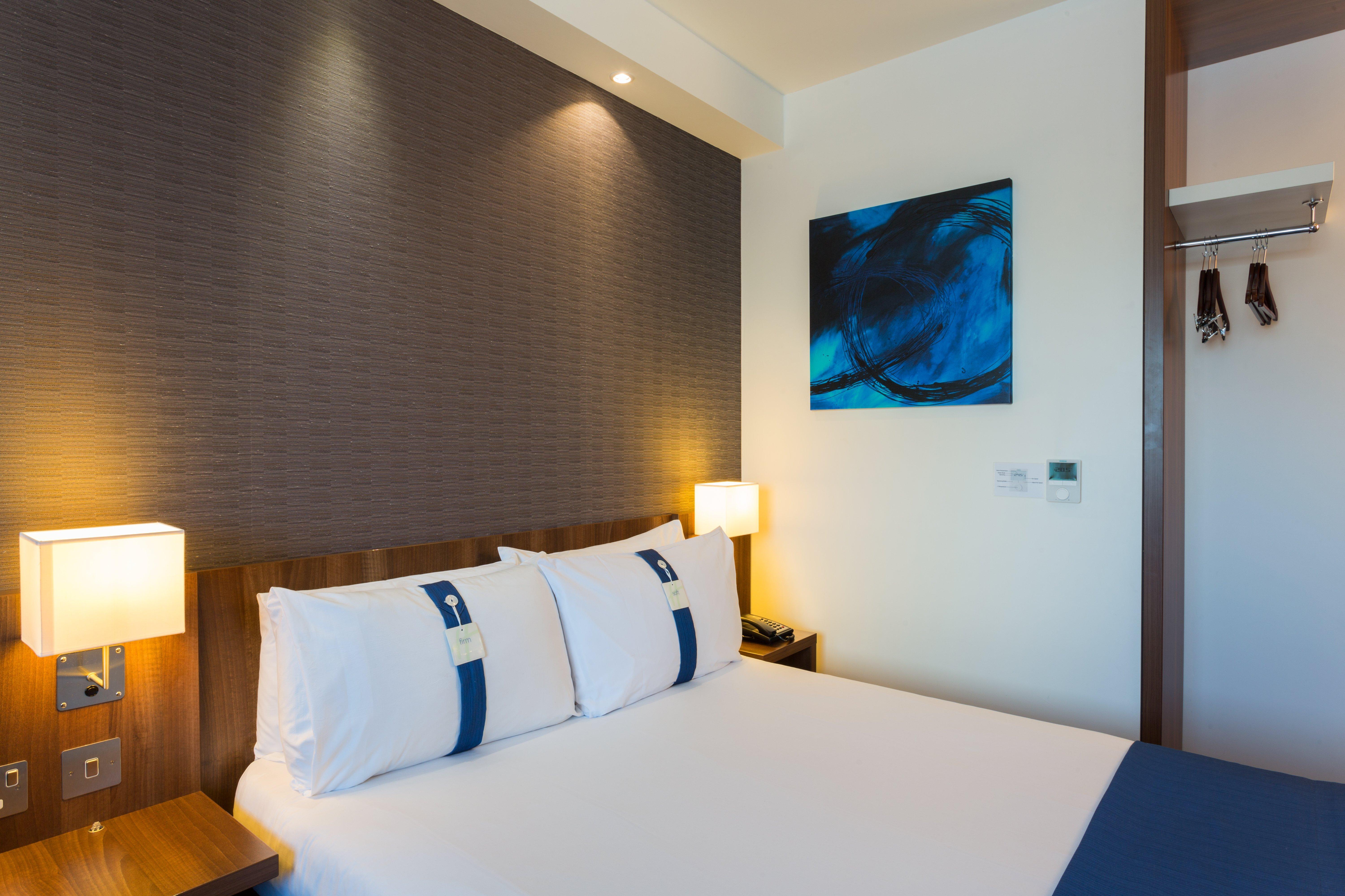 Holiday Inn Express Harlow By Ihg Экстерьер фото