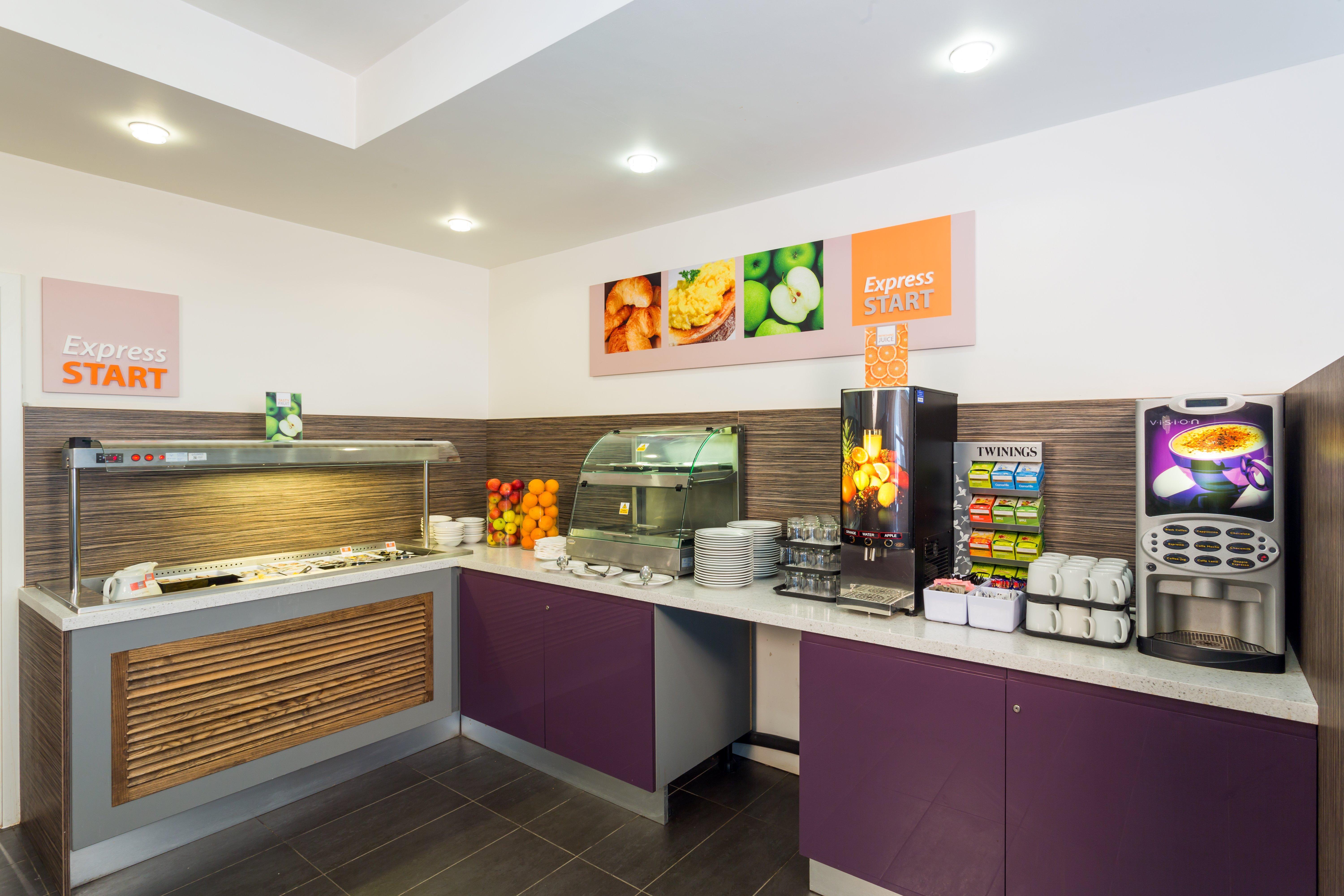 Holiday Inn Express Harlow By Ihg Экстерьер фото