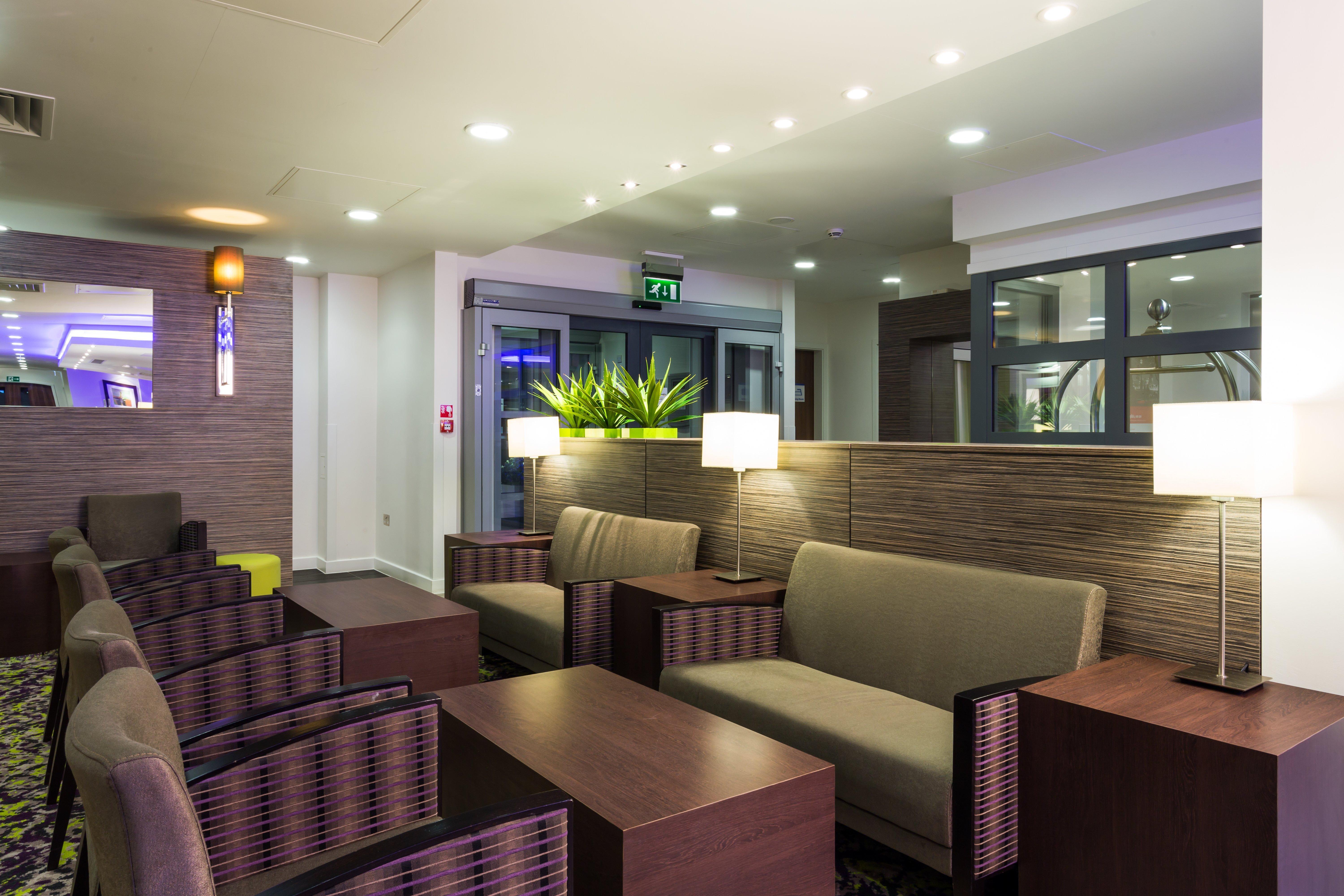 Holiday Inn Express Harlow By Ihg Экстерьер фото