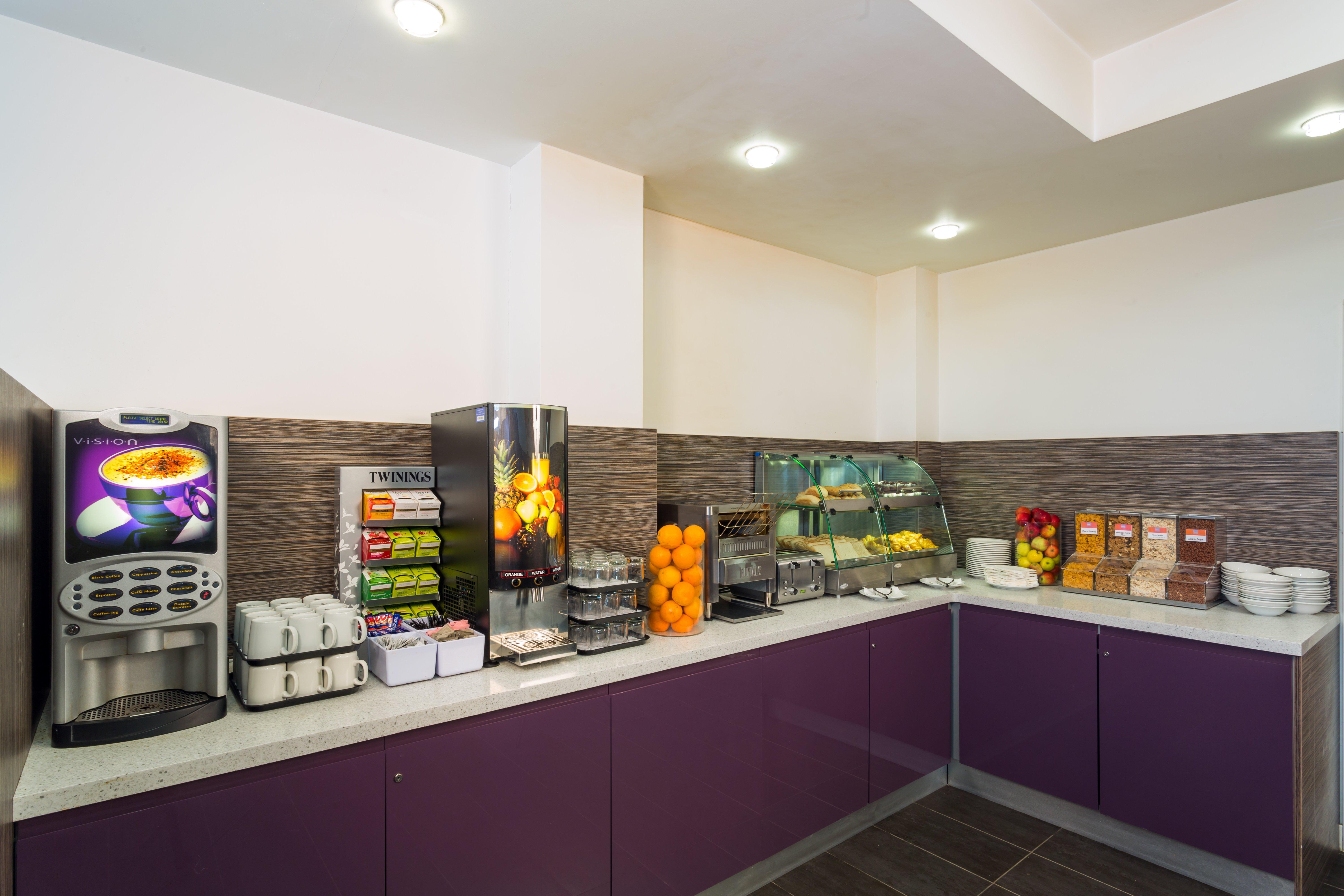 Holiday Inn Express Harlow By Ihg Экстерьер фото