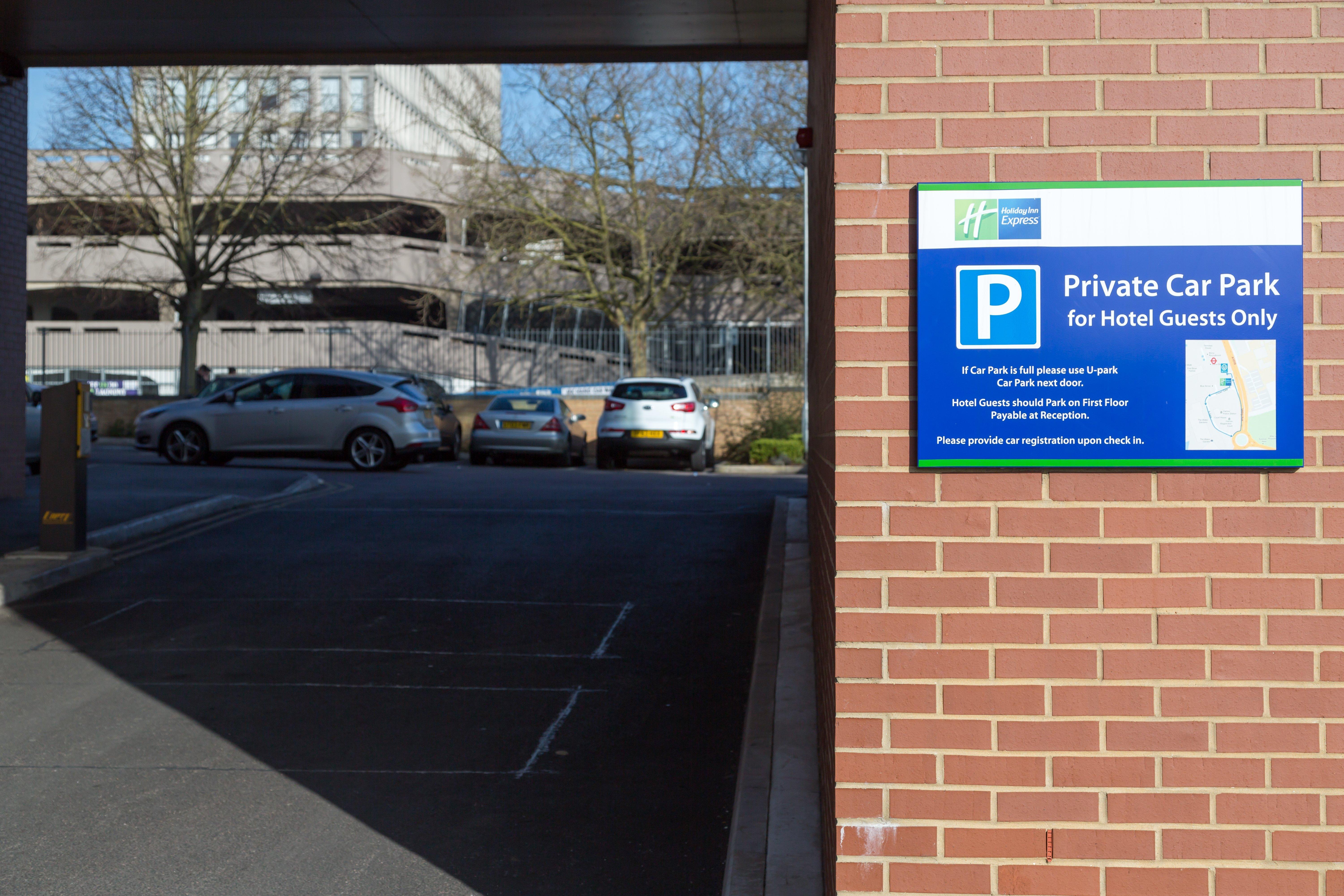 Holiday Inn Express Harlow By Ihg Экстерьер фото