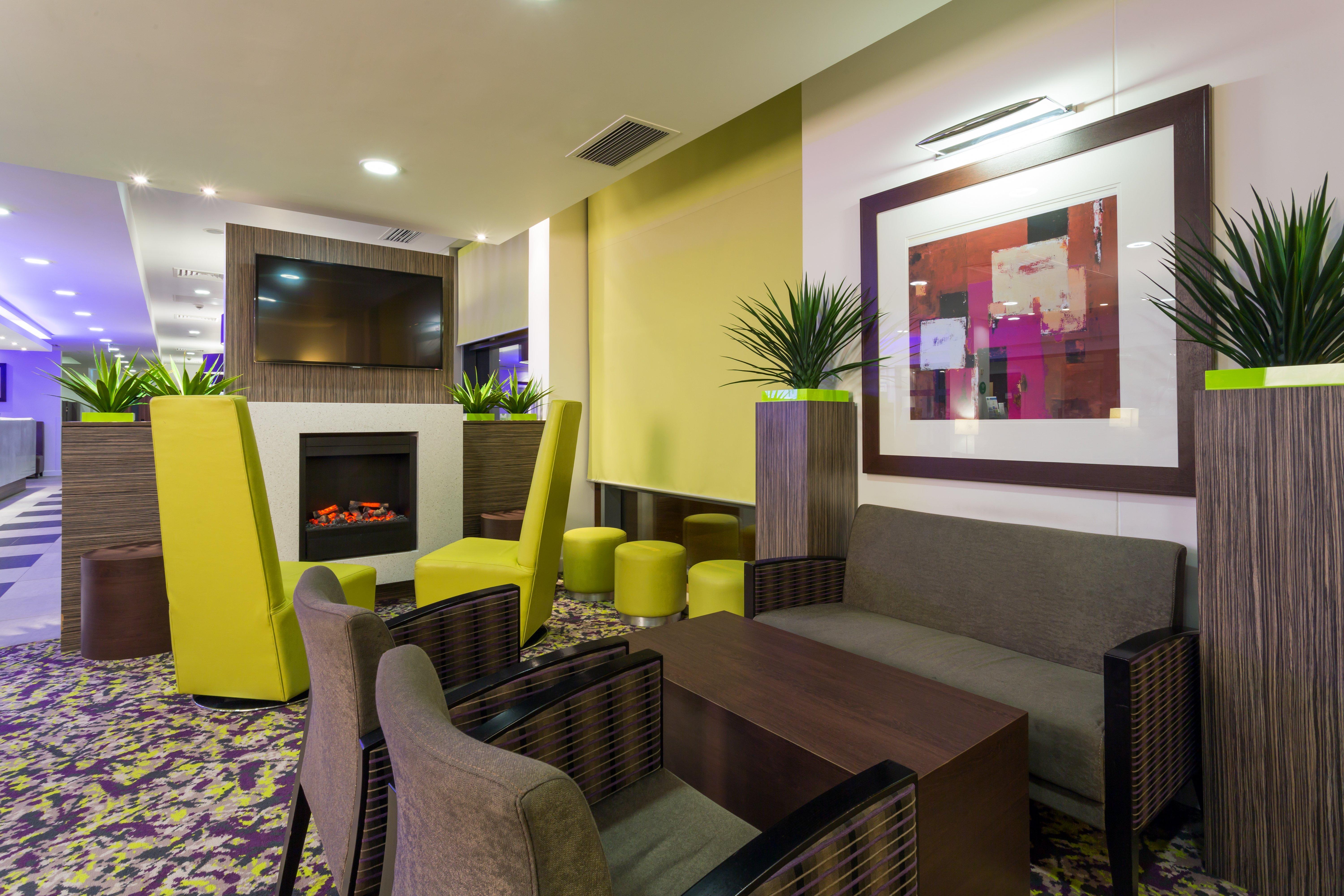 Holiday Inn Express Harlow By Ihg Экстерьер фото