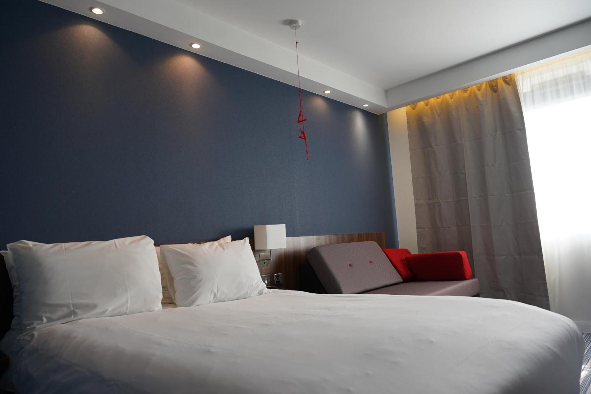 Holiday Inn Express Harlow By Ihg Экстерьер фото