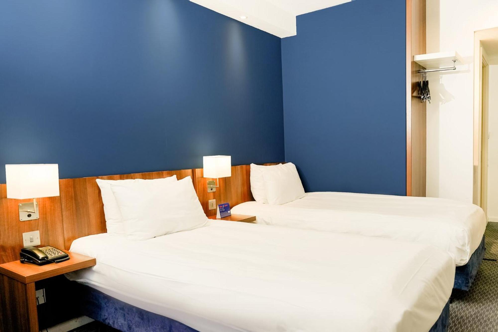 Holiday Inn Express Harlow By Ihg Экстерьер фото