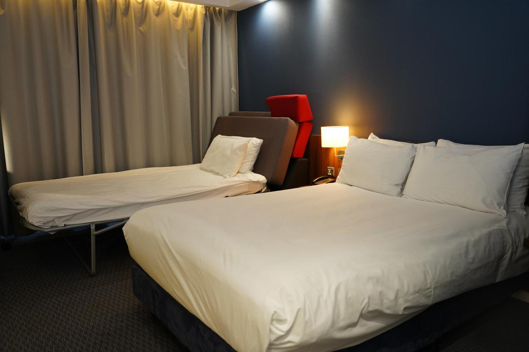 Holiday Inn Express Harlow By Ihg Экстерьер фото