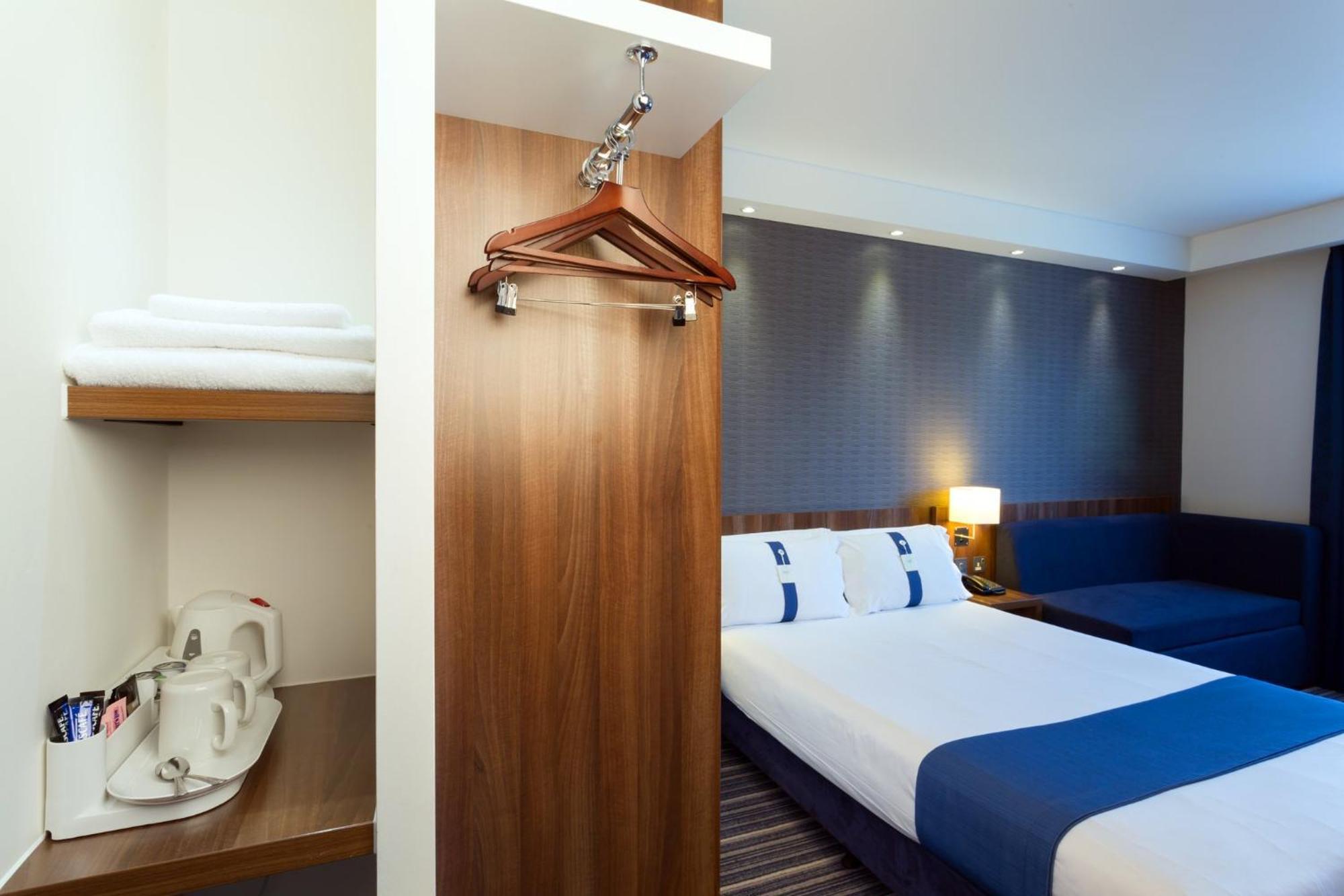 Holiday Inn Express Harlow By Ihg Экстерьер фото